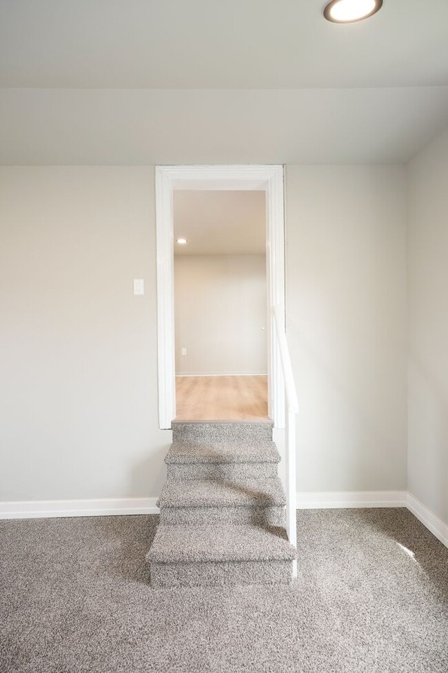 Building Photo - 334 Ann St