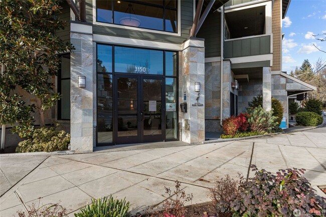 Building Photo - Quiet Magnolia condo within walking distan...