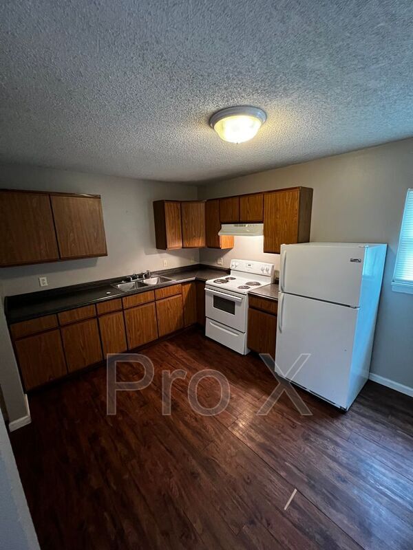 Building Photo - 1116 S Elm St