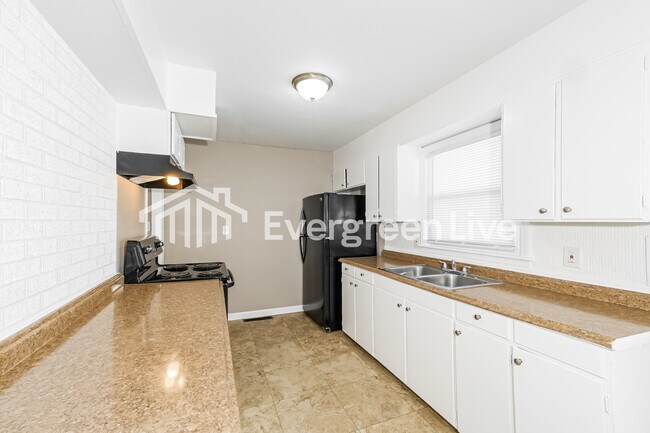 Building Photo - 6212 E 95th Terrace