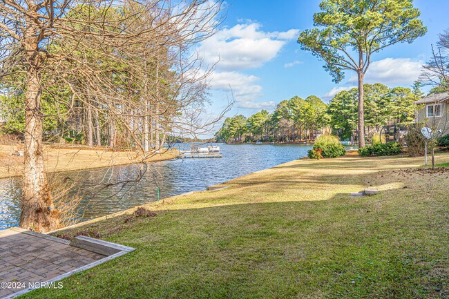 Building Photo - 164 Pine Ridge Dr