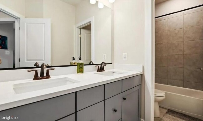 Building Photo - 167 Klee Alley