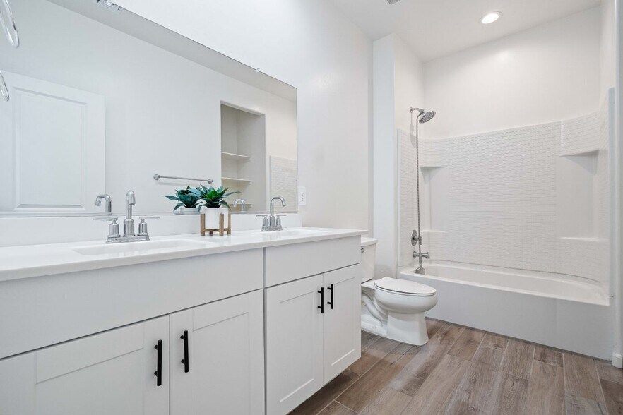 Building Photo - 12486 N Reeves Pl