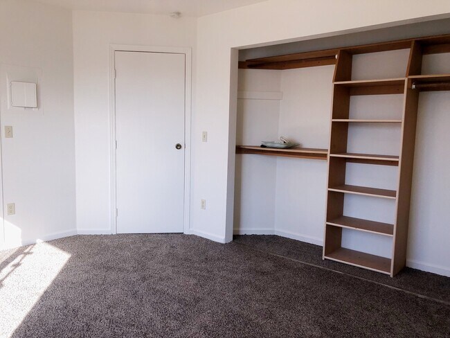 Building Photo - 1103 Broaddus St