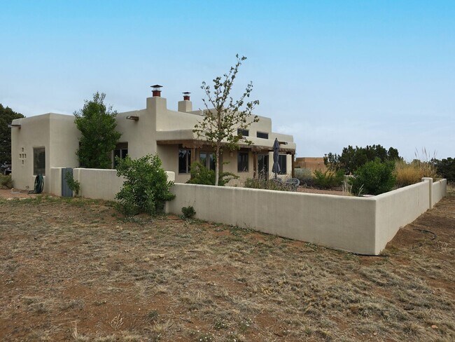 Building Photo - 4 Inez Ct
