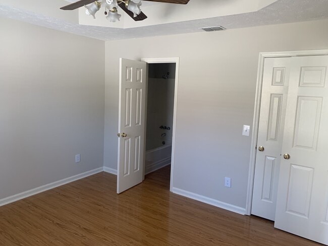 Building Photo - 205 Holland Ridge Dr