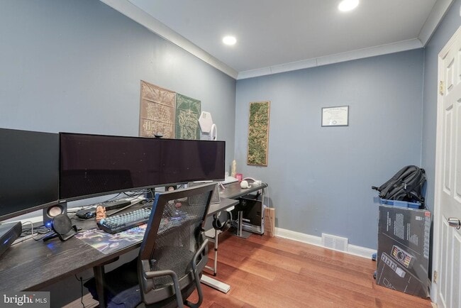 Building Photo - 32 Bonsall Ave
