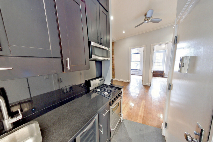 Primary Photo - 424 W 51st St
