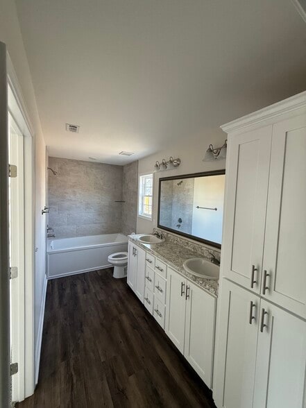 Building Photo - 638 Belfast Loop