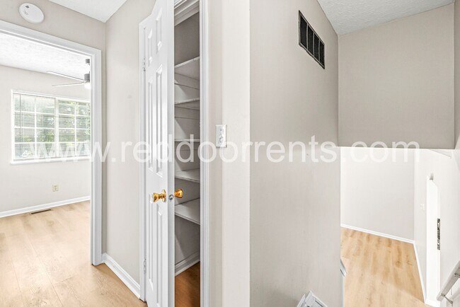 Building Photo - Spacious 4-Bedroom Home in Franklin Township