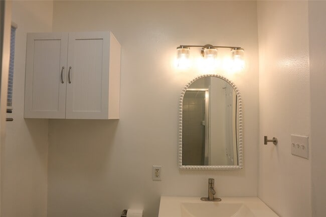 Building Photo - 10 Jenkins St