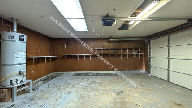 Building Photo - Spacious 3-Bedroom, 2-Bath Home Near the B...