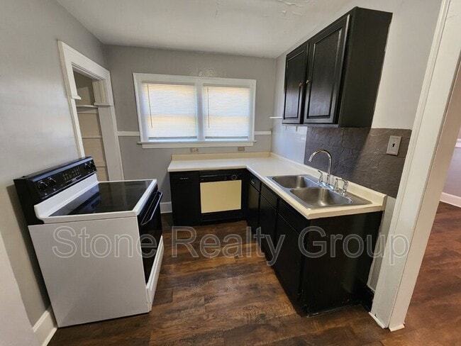Building Photo - 715 3rd Ave