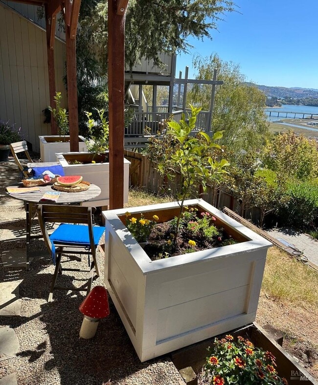 Building Photo - 201 Cleveland Ct