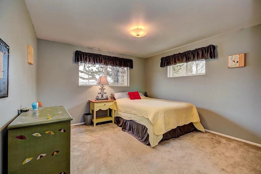 Building Photo - 3411 W Hillcrest Dr