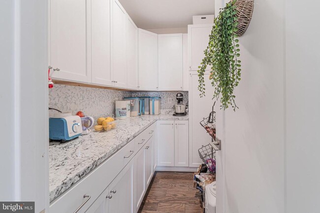 Building Photo - 23619 Waterford Downs Terrace