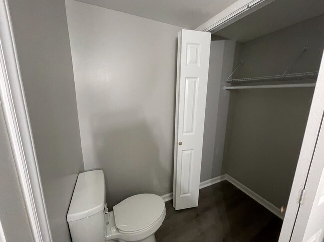 Building Photo - Freshly Renovated Studio Apartment - water...
