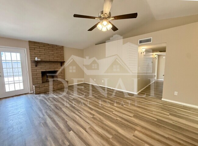 Building Photo - 10921 W Sells Dr