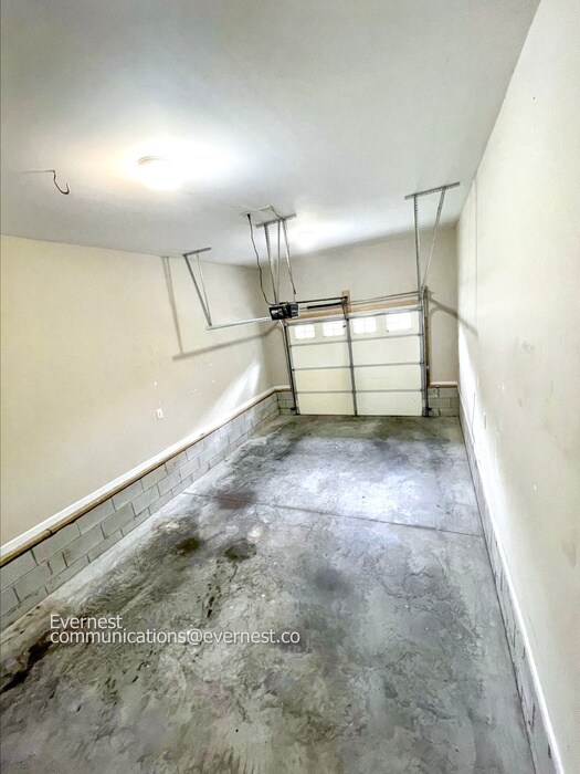 Building Photo - 327B Keeton Ave