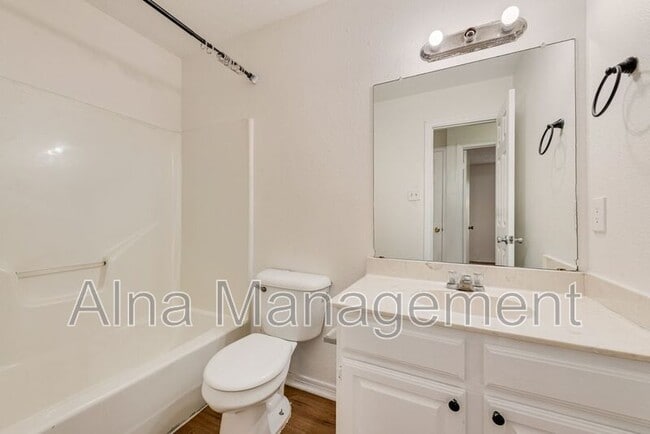 Building Photo - 1304 Riverview Ln