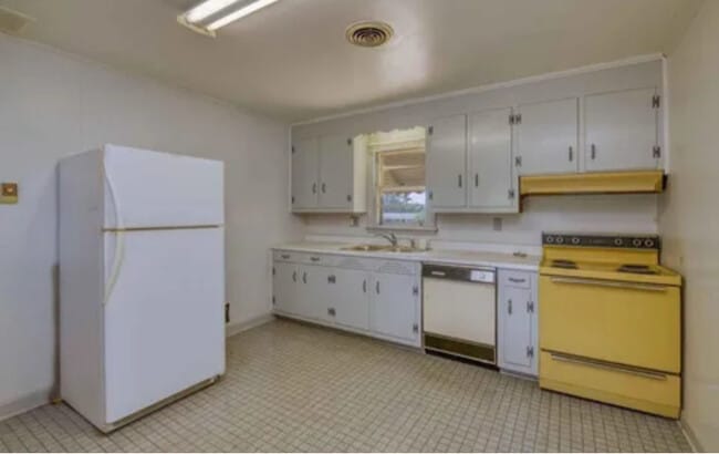 Building Photo - 504 Ottawa Cir