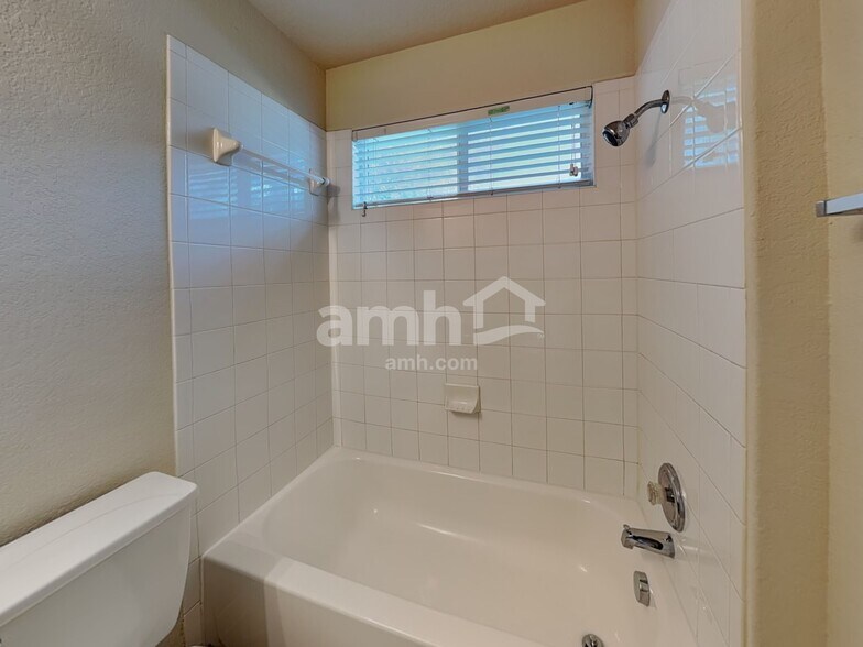 Building Photo - 2129 Hazelwood Dr