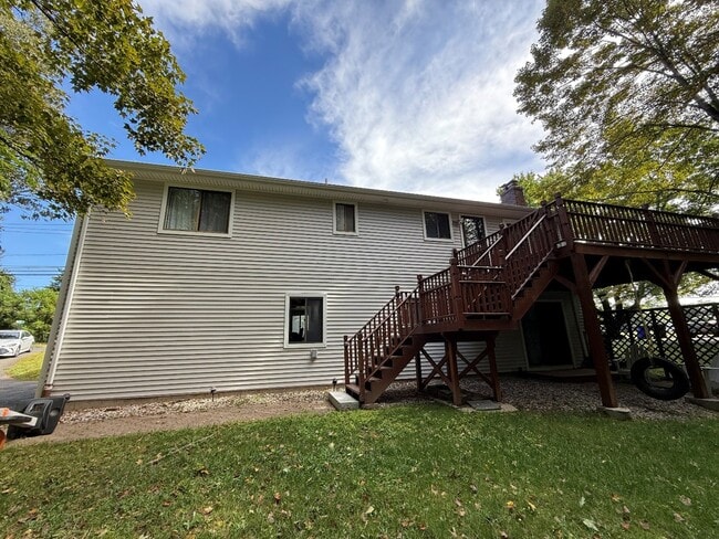 Building Photo - 15 Hoskins Rd