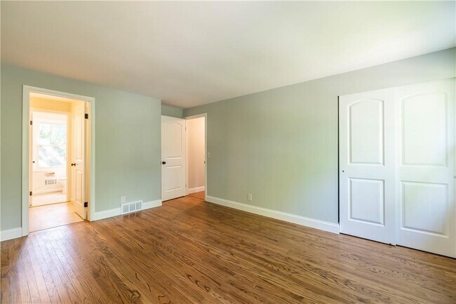 Building Photo - 104 Tumbleweed Dr