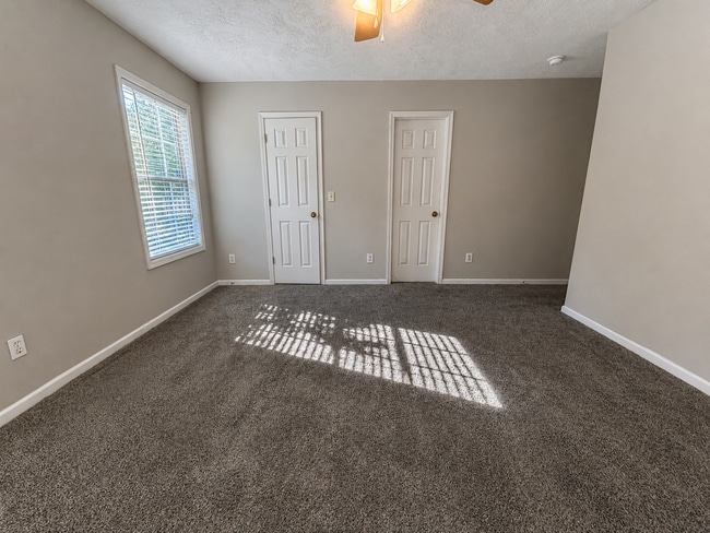 Building Photo - 318 Castle Ridge Dr