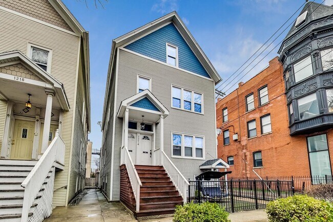 Building Photo - 1214 W Wrightwood Ave