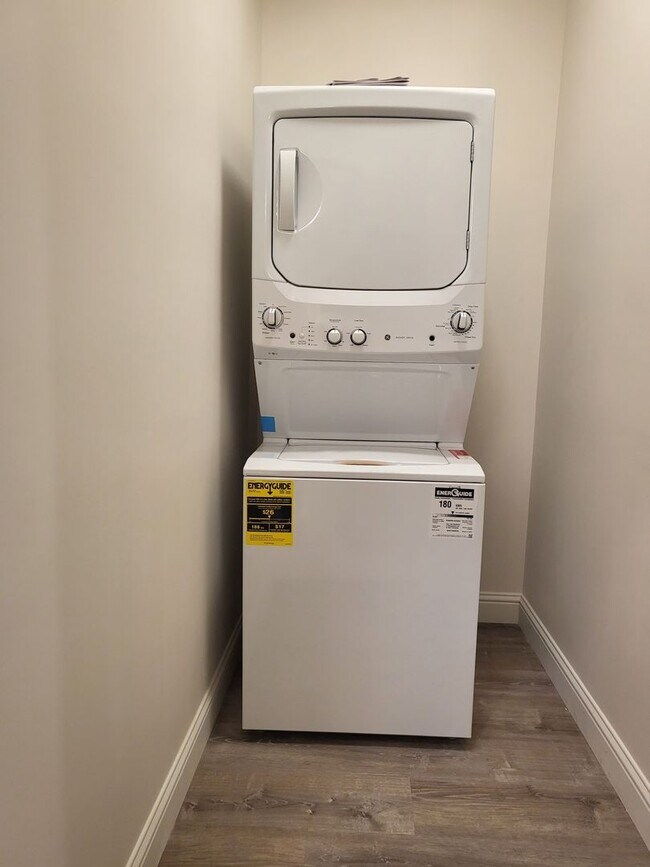 Building Photo - 1026-1030 Pine Street