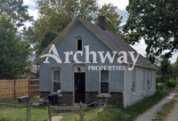 Building Photo - 910 S 11th St