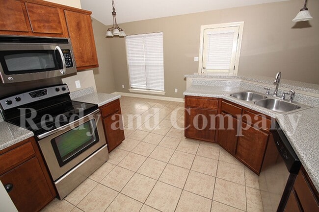 Building Photo - 8911 Rasco Hills Cove