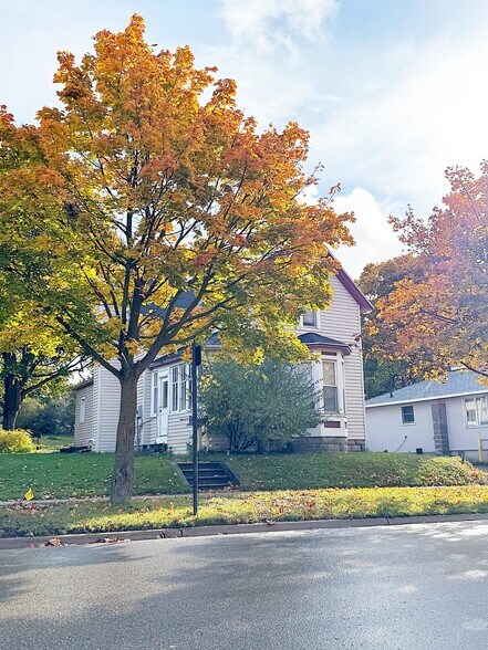 Building Photo - 1115 Emmet St