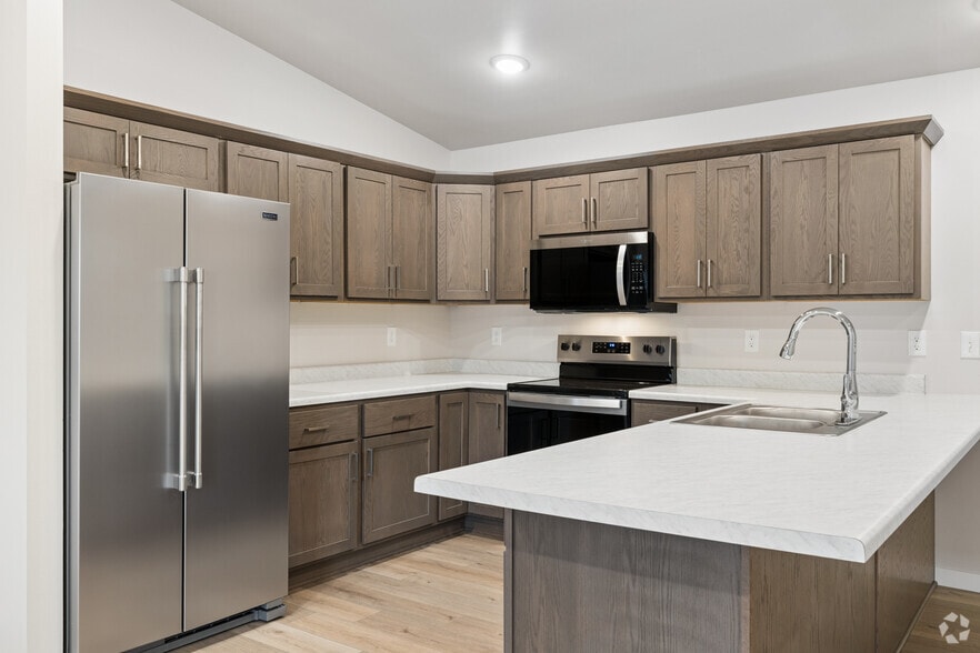 2BR, 2BA - 1,166SF - Kitchen - Windmill Flats Townhomes
