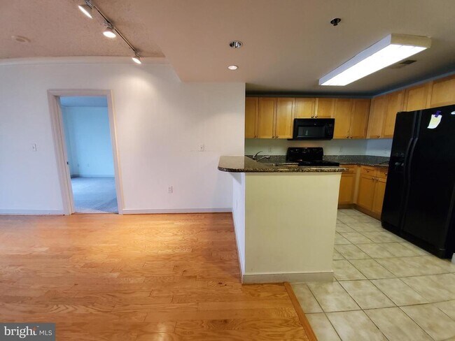 Building Photo - 777 7th St NW