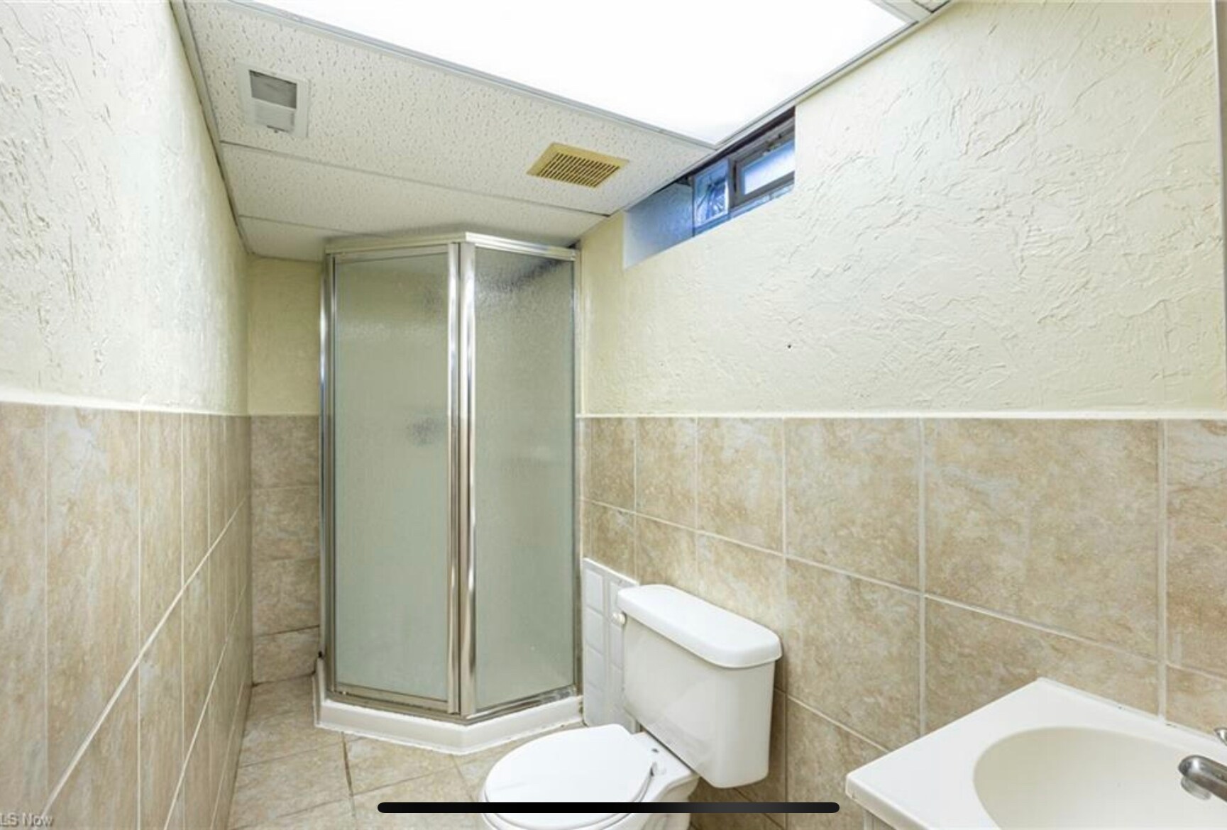 Building Photo - 4477 Hialeah Dr