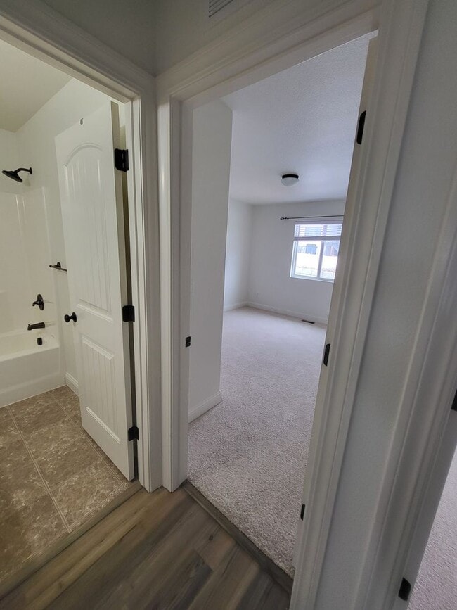 Building Photo - 3 Bedroom 2.5 Bath Townhome in Saddle Ridge!!!