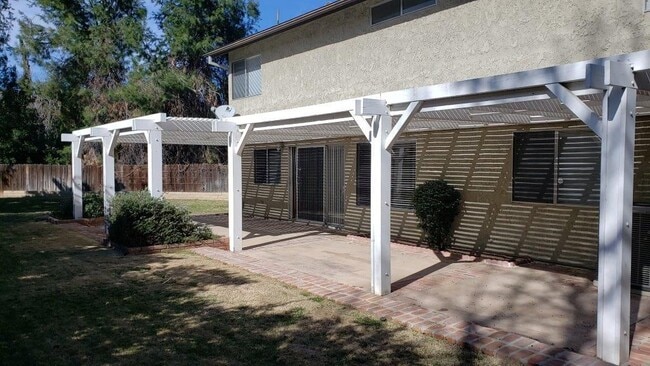 Building Photo - 26078 Redbluff Dr
