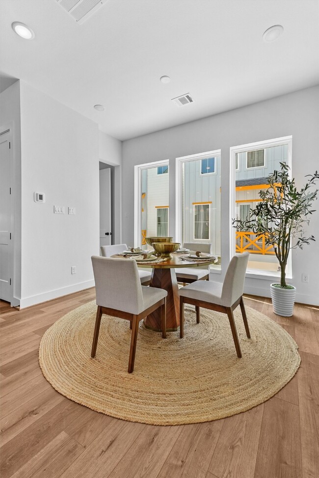 Building Photo - 3903 F Pinemont Dr