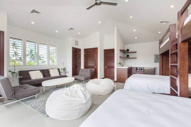 Building Photo - 224 Ka'alawai Place