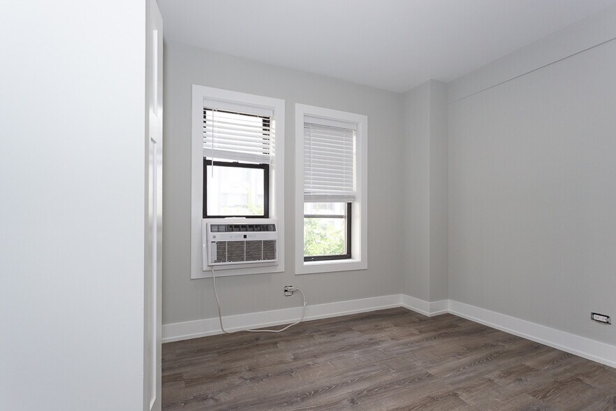 Building Photo - 508 W Belmont