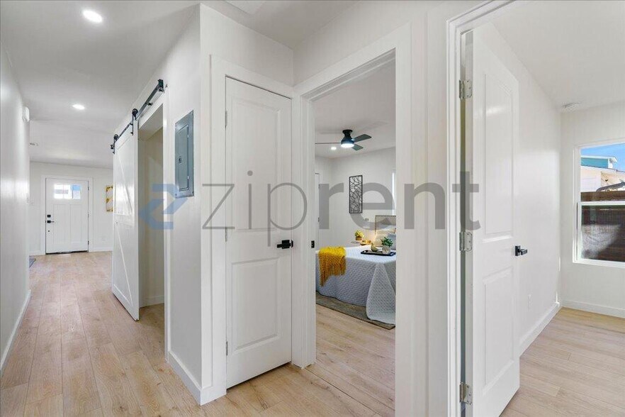 Building Photo - Unit