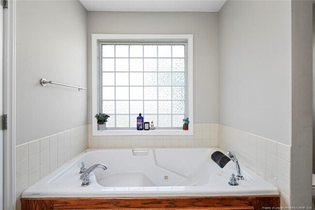 Building Photo - 118 Gait Ct