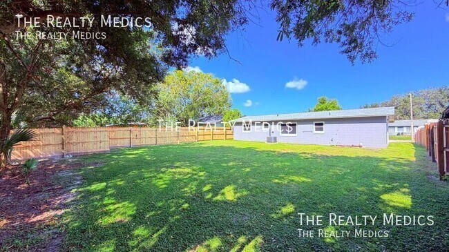 Building Photo - 5130 Lescot Ln