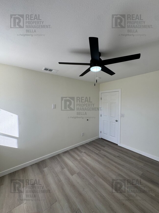 Building Photo - Spacious Single-Story 7-Bedroom Home with Open Layout & Abundant Natural Light