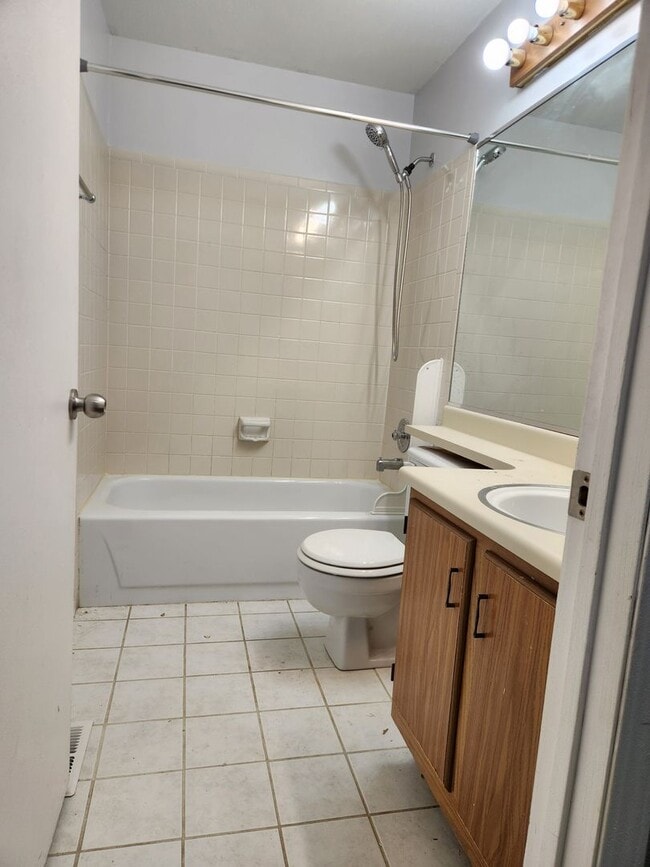Building Photo - Wonderful townhome unit in Arvada! MOVE IN READY!!