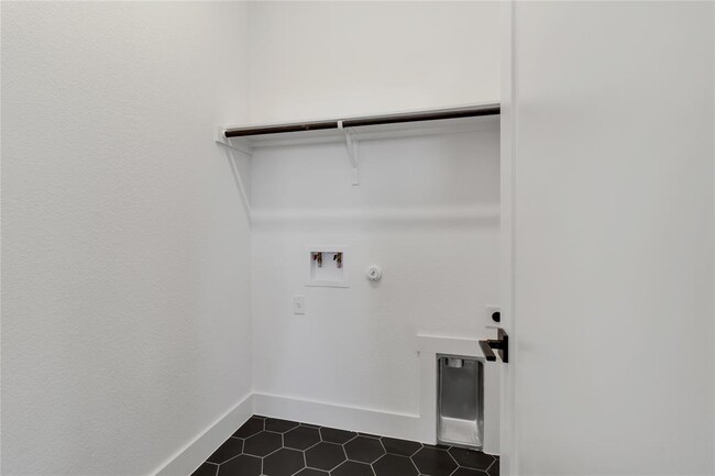 Building Photo - 8589 Meridy Lp