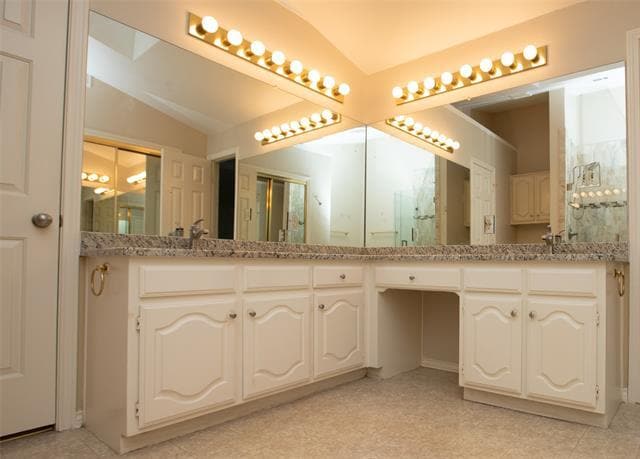 Building Photo - 705 Greenway Dr