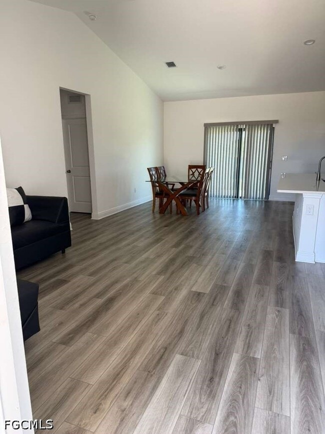 Building Photo - 3125 Kanek Cir